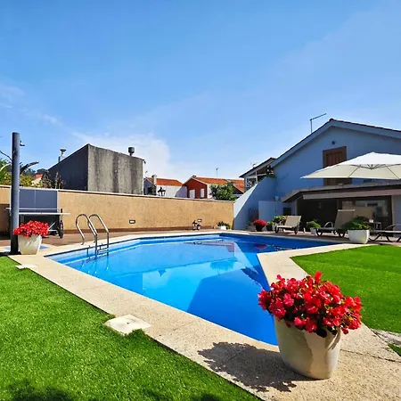 Casa Piscina Boleros Nyaraló *